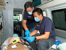 救命AI系列1—救護車上，AI 10秒判讀救回心肌梗塞的他！中醫大附醫「智救心」，架起急重症防護網